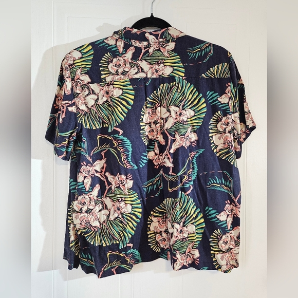 Levi's Womens Large Button Down Shirt Colorful Floral Short Sleeve NWT - Picture 2 of 5